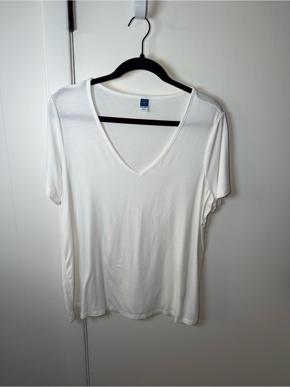 Old Navy | White V‑Neck Tee | Women’s Large | GUC